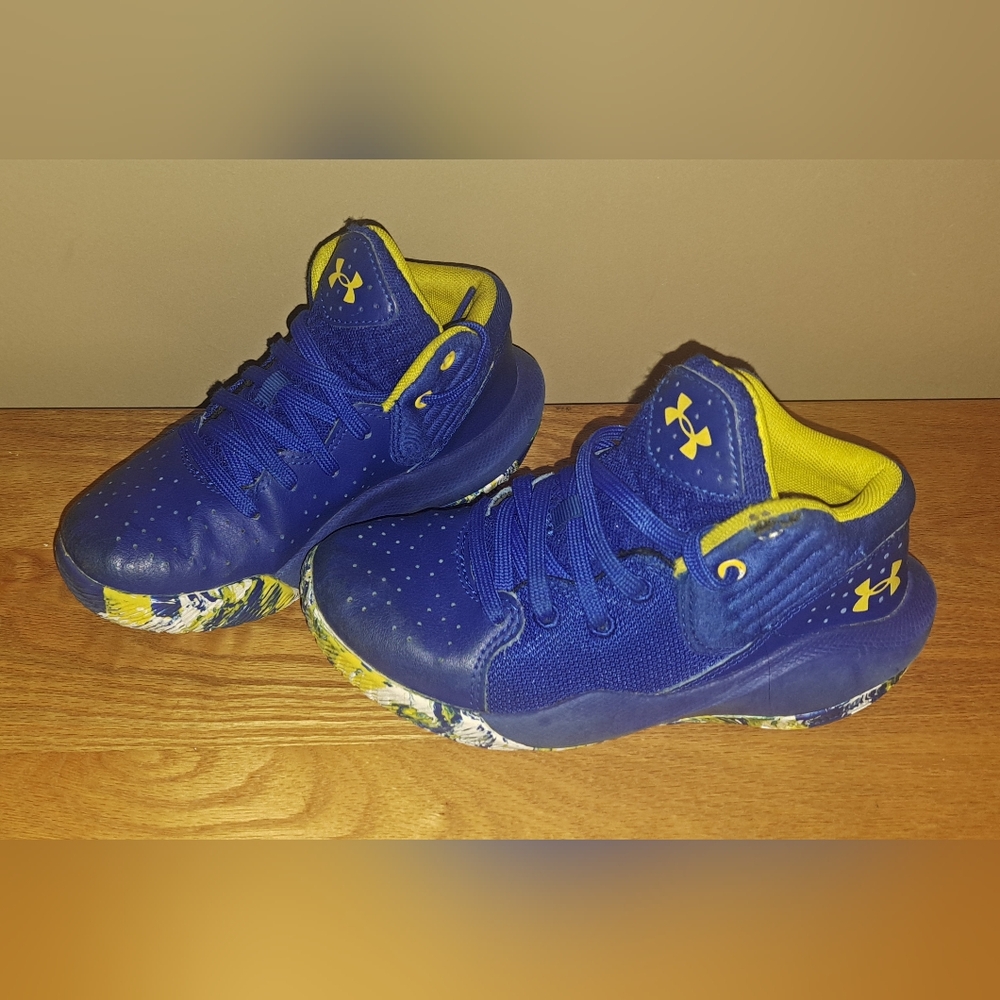 Boys under armor sneakers 13k